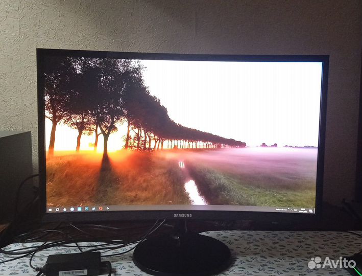 Изогнутый fullHD монитор Samsung C24F390FHI 23.5
