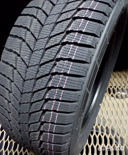 Triangle PL01 255/55 R20 110T