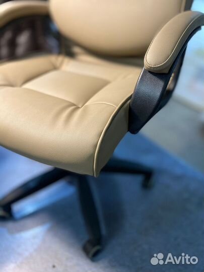 Офисное кресло