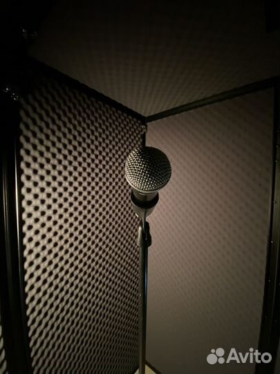 Вокальная звукоизоляционная дикторская кабина