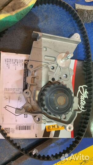 Водяной насос Renault Logan