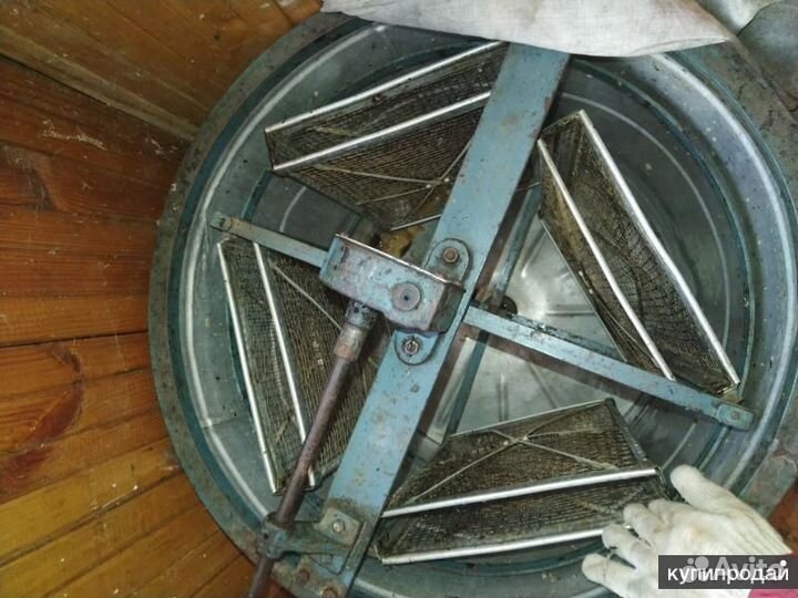 Ульи для пчел деревянные+ медогонка б/у 4 рамочная