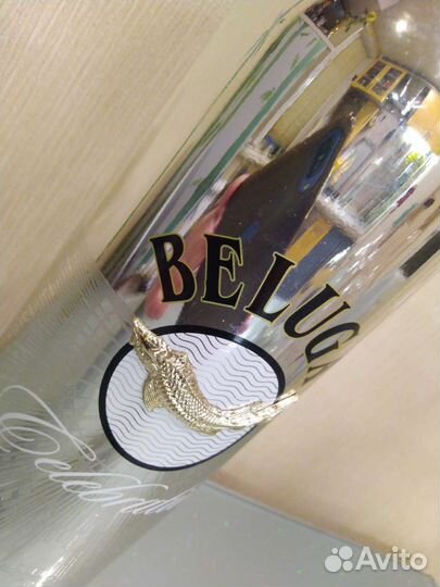 Пустые бутылки от элитного алкоголя