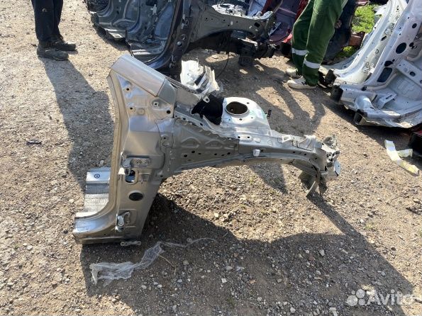 Передняя правая четверть Toyota Corolla E210