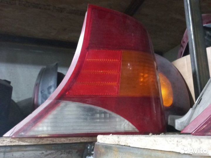 Фонарь задний правый Ford Focus 2001-2007