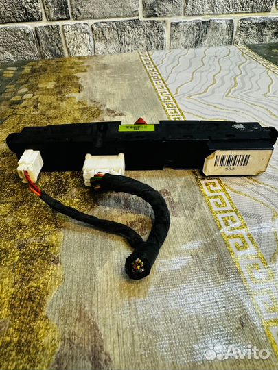 Кнопка аварийной сигнализации Kia Ceed 1