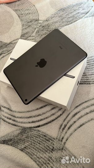 Продаю iPad mini 4 64 gb