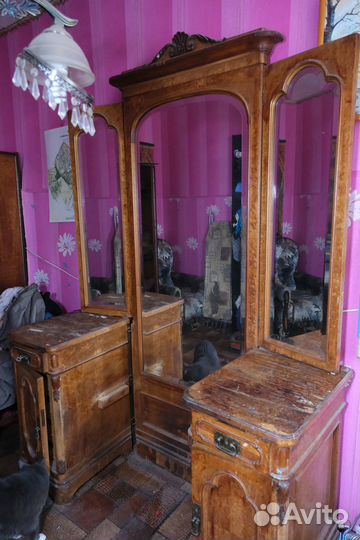 Трюмо с зеркалом старинное