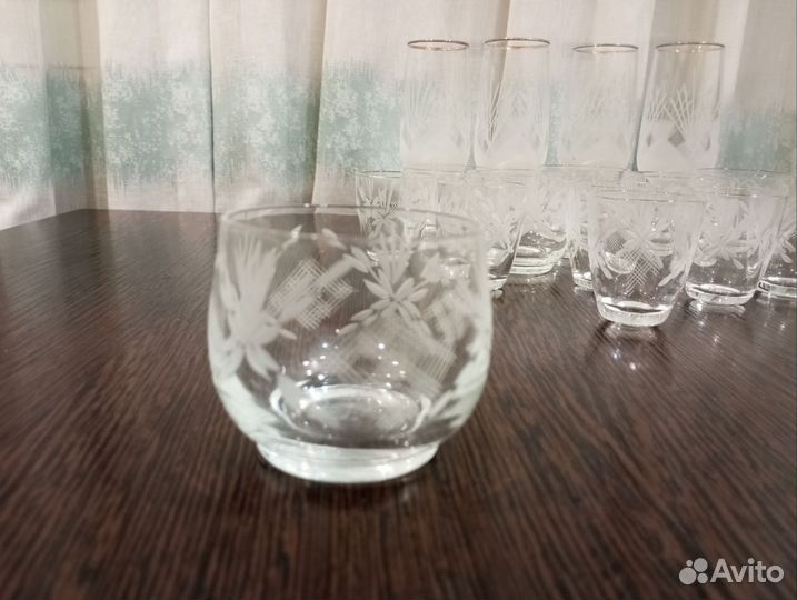 Набор бокалов и рюмок