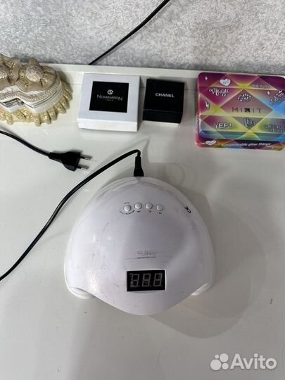 Лампа для сушки ногтей