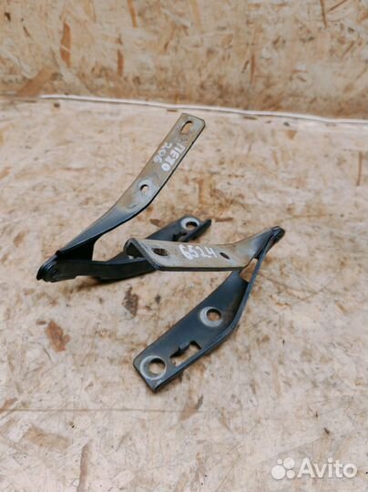 Петля капота Peugeot 206