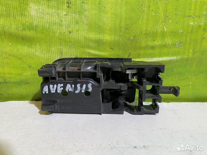 Ручка двери внутренняя правая Toyota Avensis 1