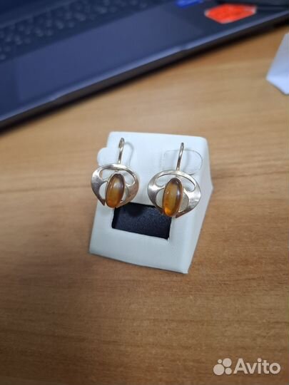 Золотые серьги с янтарем 583