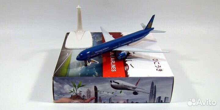 Модель самолета Boeing 777-300ER Vietnam Airlines