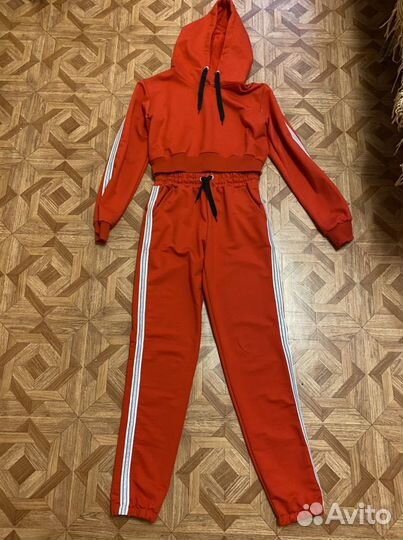 Костюм женский спортивный