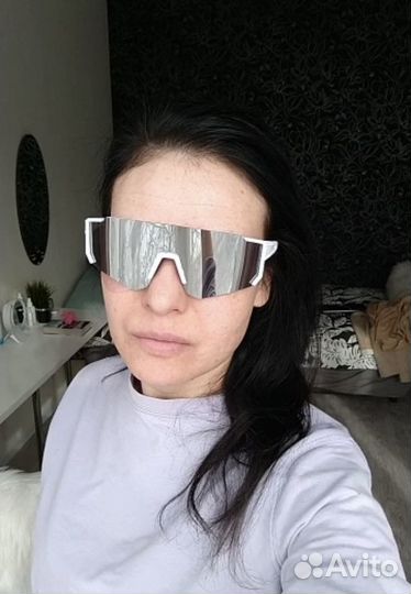 Белые спортивные зеркальные солнцезащитные очки