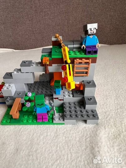 Lego майнкрафт Пещера зомби 21141