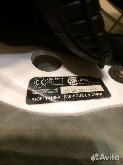 Продаю вратарский шлем хоккейный детский bauer