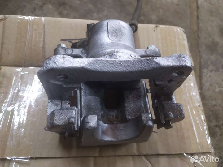 Суппорт задний правый Тойота Рав 4 кузов са 40