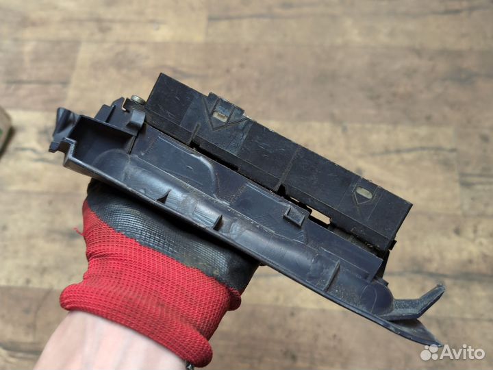 Блок управления Стеклоподъёмниками Nissan Almera