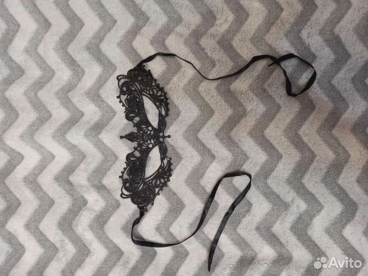 Карнавальные перчатки с черепами