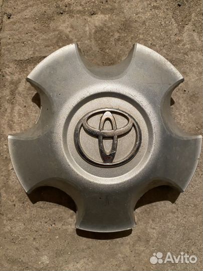Заглушка на литые диски toyota