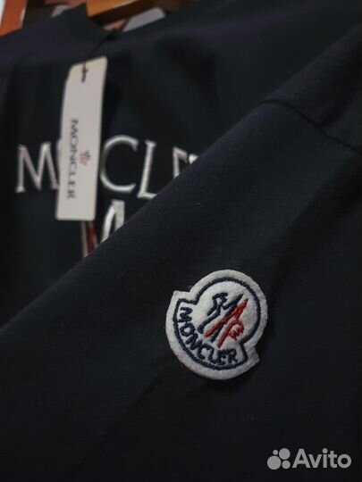 Moncler: футболка, которая не оставит равнодушным