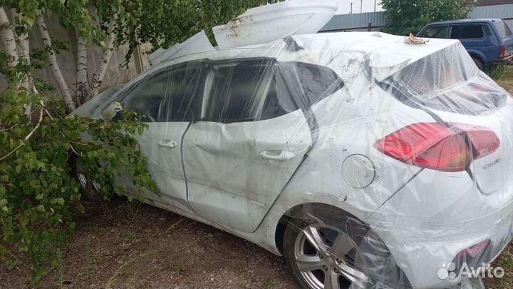 Kia Ceed 1.6 МТ, 2013, битый, 110 000 км