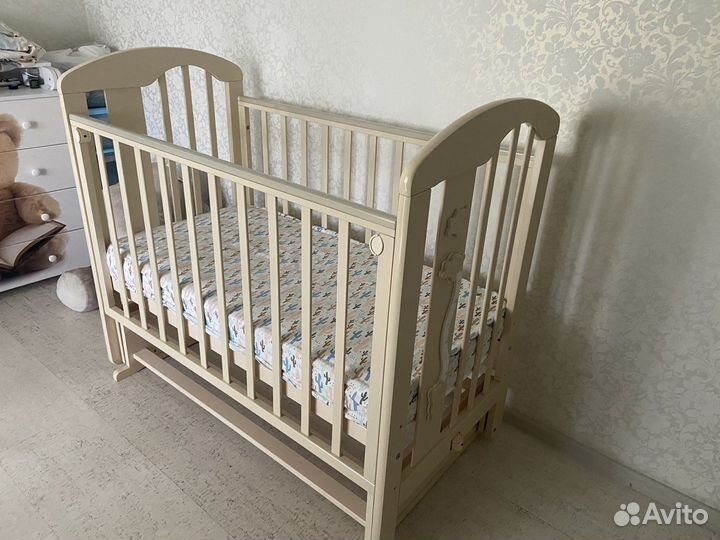 Продам детскую кроватку в отличном состоянии