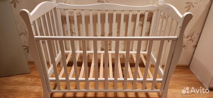 Кровать детская с маятником