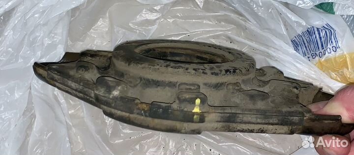 Опора заднего амортизатора для nissan bluebird