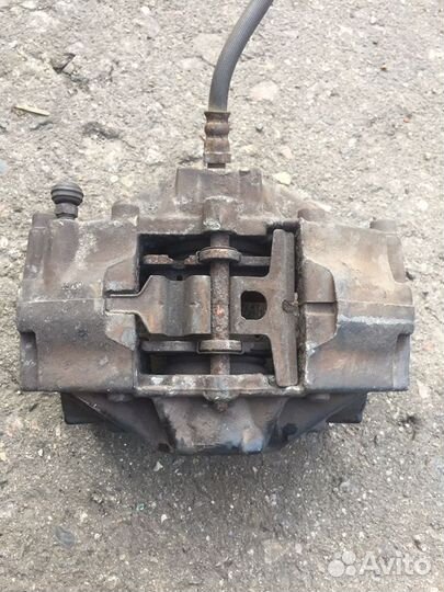 Суппорт задний Mercedes w220 размер 44/300