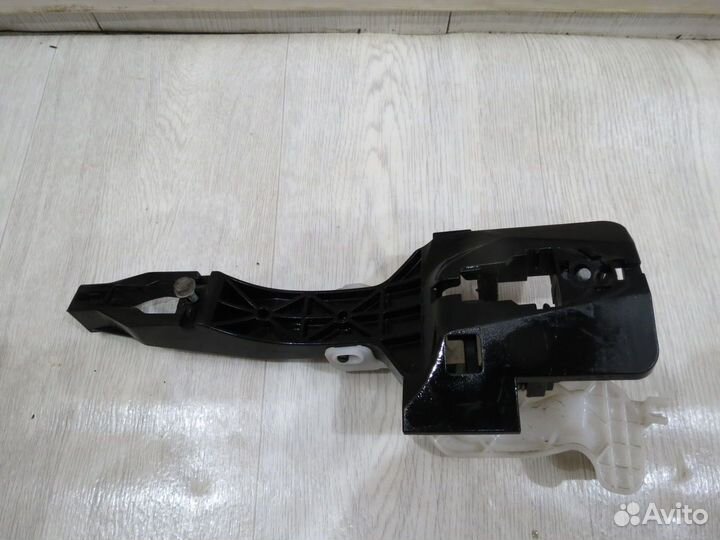 Кронштейн ручки задний левый Hyundai i30 2