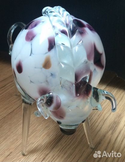 Бык из стекла