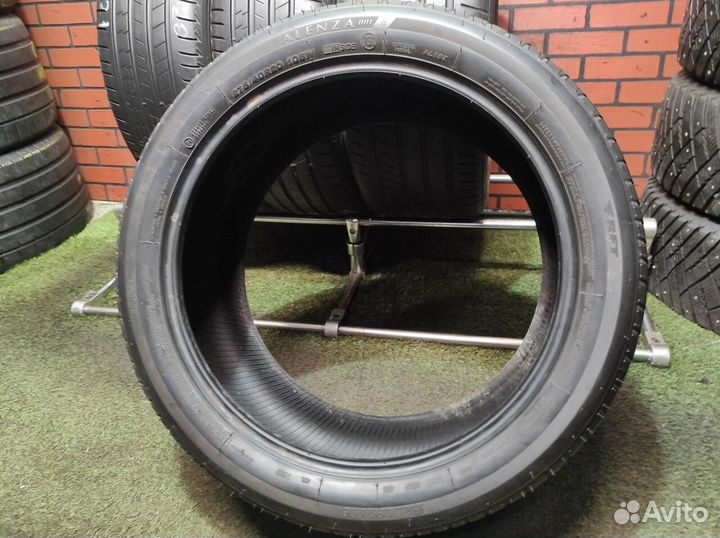 Bridgestone Alenza 001 245/45 R20 и 275/40 R20 103W