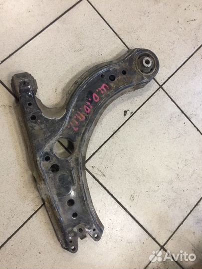 Рычаг подвески передний правый Skoda Octavia A4