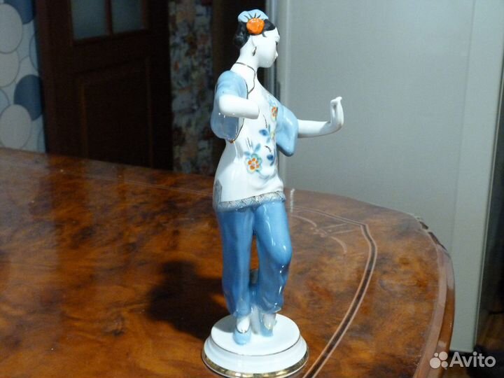 Фарфоровые статуэтки