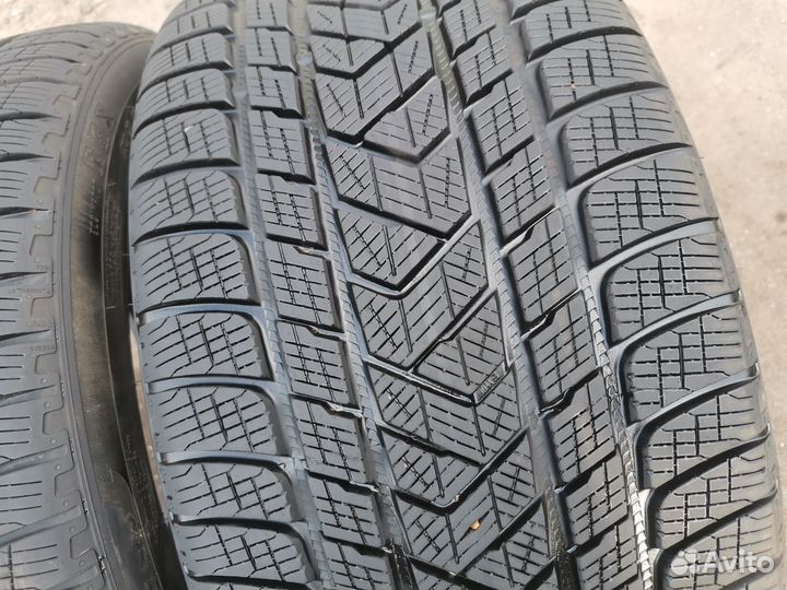 Pirelli Scorpion Winter 295/35 R21