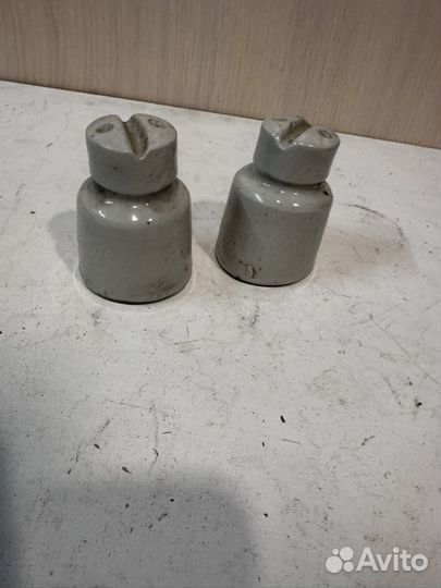 Фарфоровые изоляторы