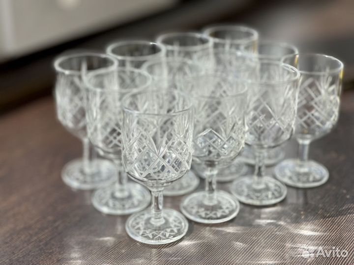 Рюмка хрустальная на ножке