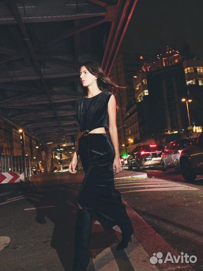 Бархатное платье с вырезами zara
