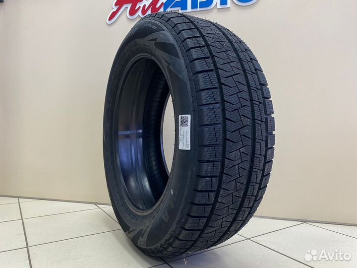 Pirelli Formula Ice FR 215/60 R17 100T