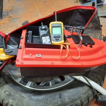 Прикормочный кораблик с gps и эхолотом