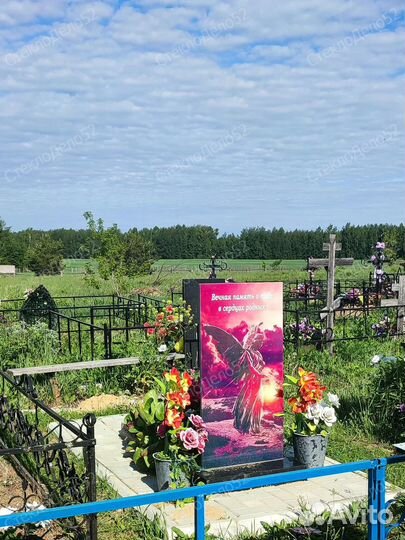 Памятники из стекла