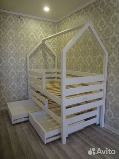 Кровать в виде домика