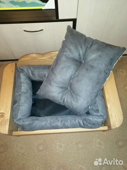 Лежанка для животных деревянная с подушкой