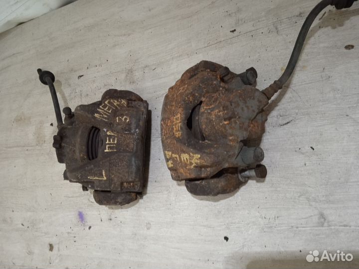 Передние суппорта Рено Меган 3 Renault Megane 3