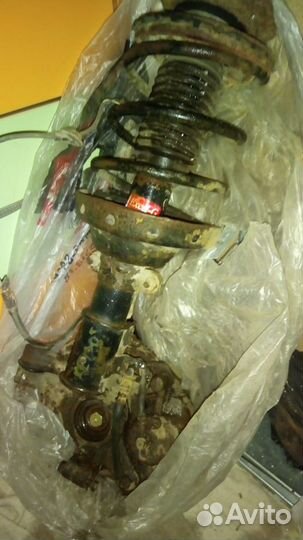 Mazda xedos стойка с амортизатор суппорт тормозной