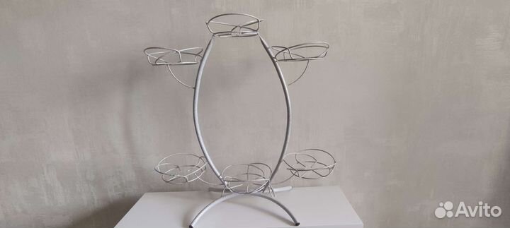 Подставка для цветов металлическая