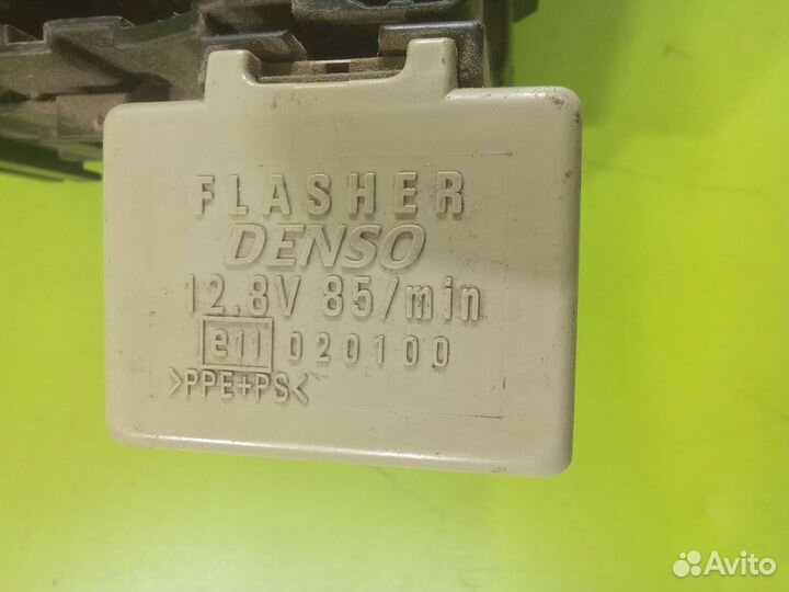 Блок предохранителей салонный для Pontiac Vibe